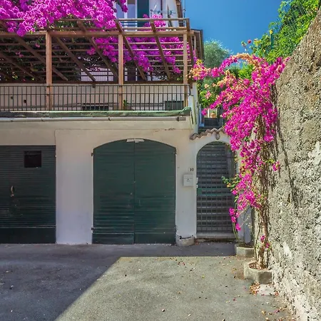 La Bougainville Relax, Giardino E Parcheggio アパート